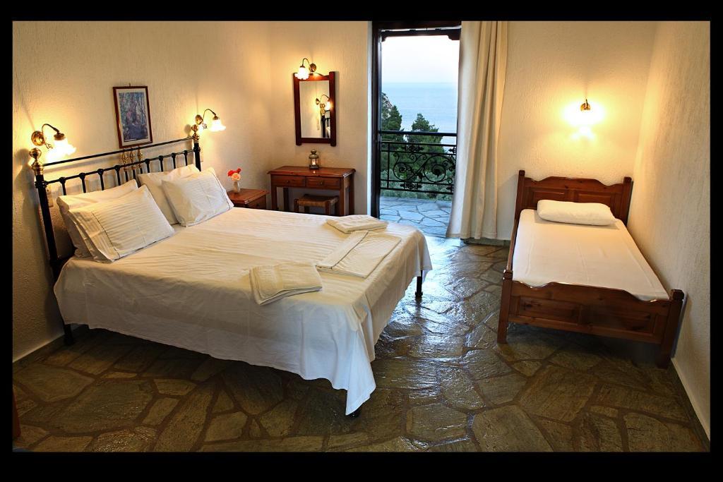 Mando Beachfront Stafylos Habitación foto