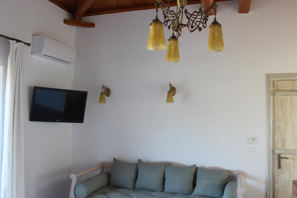 Mando Beachfront Stafylos Habitación foto