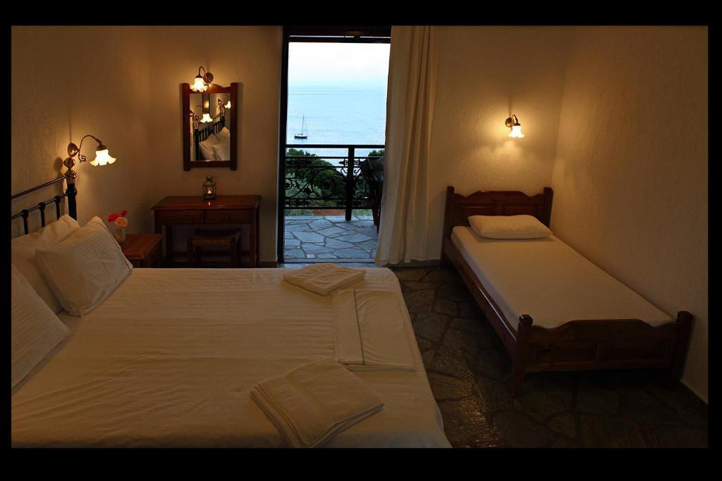 Mando Beachfront Stafylos Habitación foto