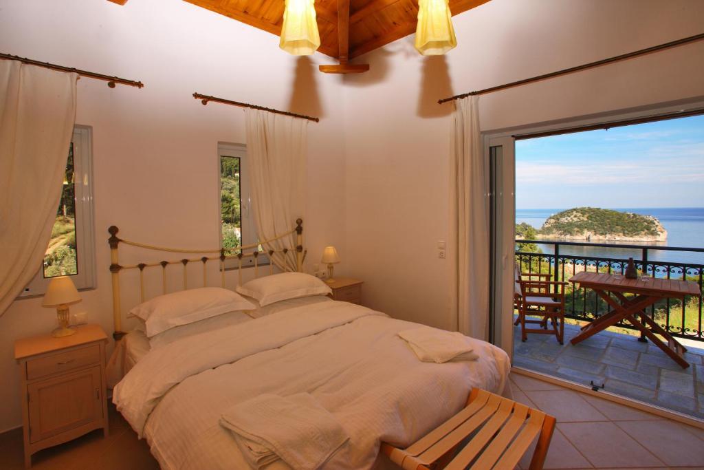 Mando Beachfront Stafylos Habitación foto